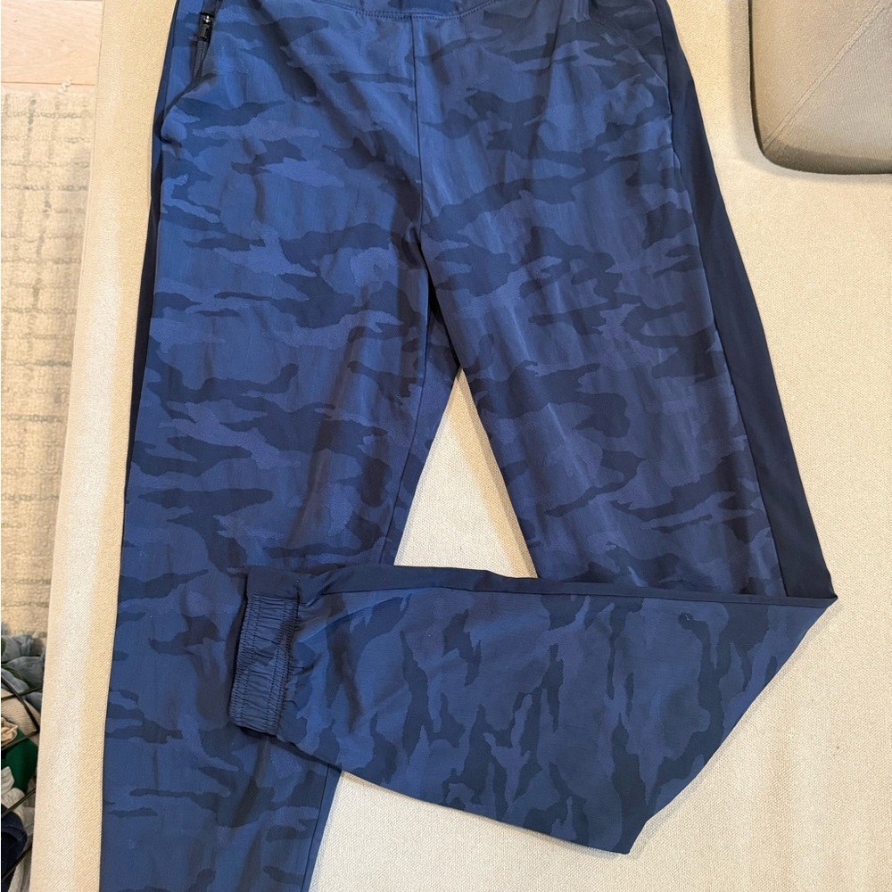 Athleta woman’s Navy Camouflage Cargo Pants
